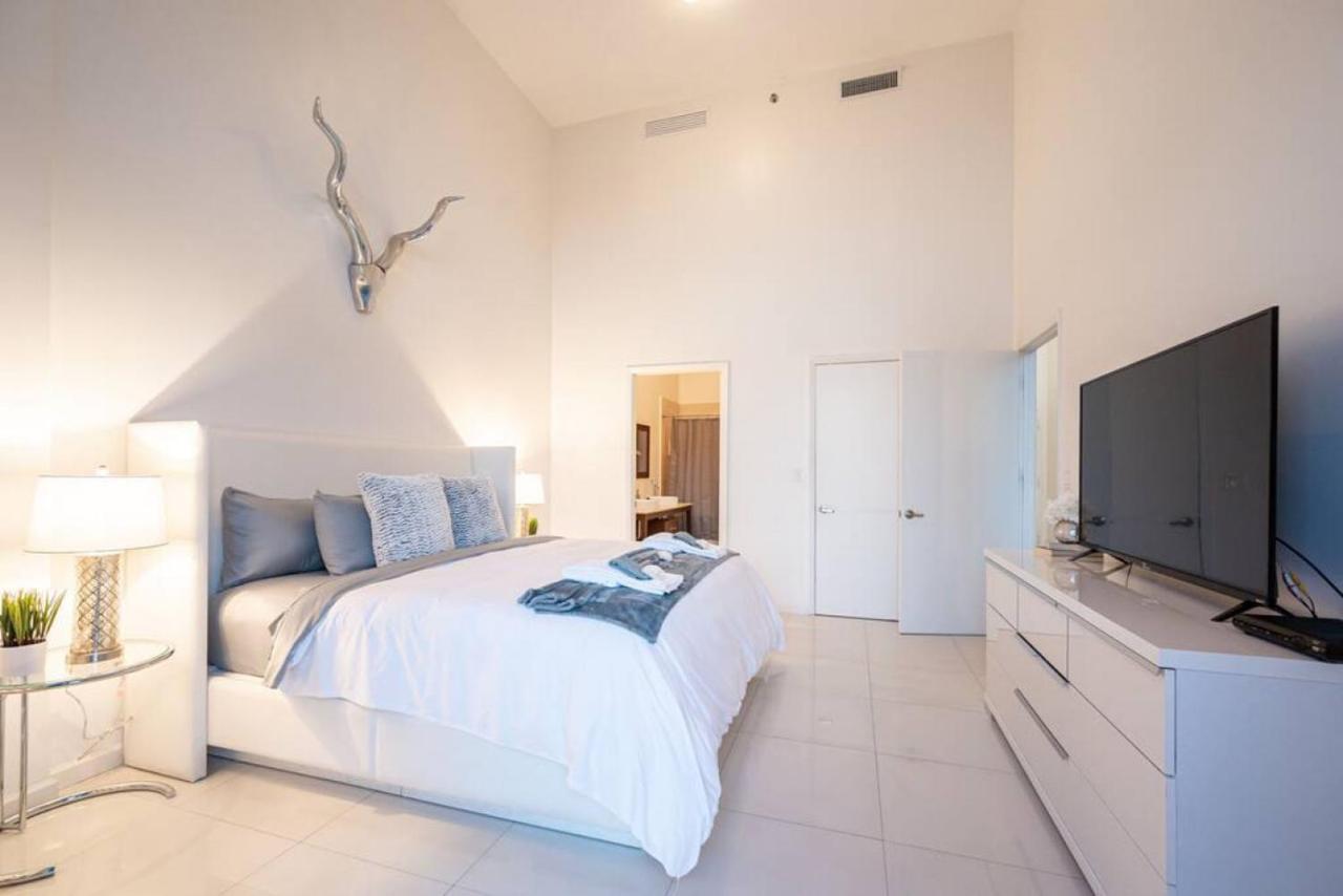 Beautiful One Bedroom Condo 16Ft Ceilings At The W Miami Eksteriør billede